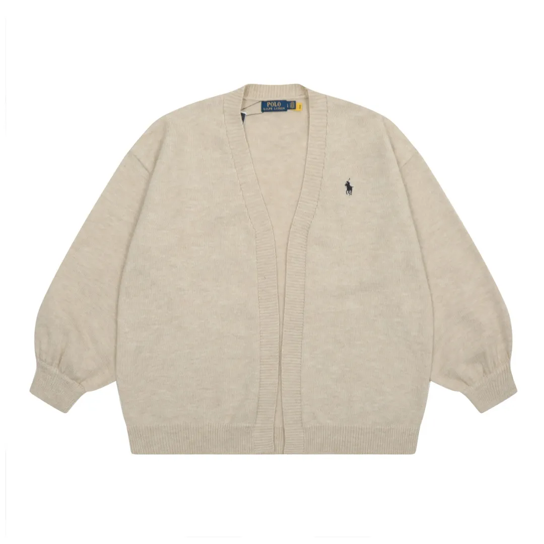 🅿️220 "Top quality" Style number: DS016# [Ralph Lauren V-neck solid color pony embroidered logo woolen knitted shawl cardigan] ✅Ralph Lauren Lazy‌oversize style basic classic versatile ten-color shawl cardigan ✅Main supplier platform live broadcast Wholesale entity Replenishment when out of stock No removal from shelves ✅ZP quality 1:1 version Scan the code to enter the GF website Counter quality ✅Details and quality are the only one in Guangzhou. Light luxury wool. Focus on high-end. Cost-effective. Good quality. Needless to say. ✅Restore the original version. Can wear 190 pounds. Loose, comfortable and stress-free. ✅Loose upper body, oversize and lazy style. Must-have style for goddess ootd. ✅Good-looking clothes are never picky. Recommended for goddess wardrobe. Taro Purple, Light Khaki, Chinese Red, Anchor Red